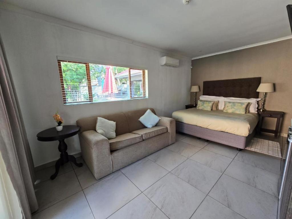 Bonim Guesthouse - Aka Magisha Guesthouse Mbombela Habitación foto